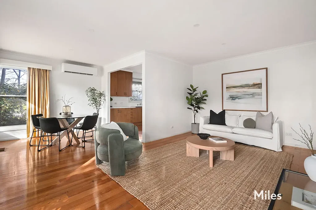 Eaglemont 3Moenga Large, Light & Easy Living In A Prized Parkland Pocket