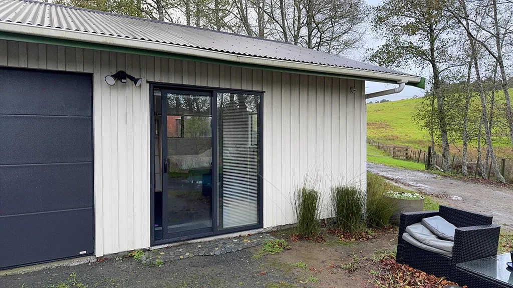Rural Self Contained Unit in Helensville