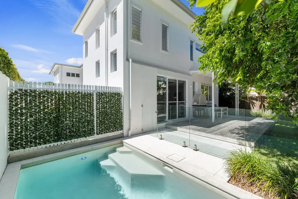 Noosaville 2બેડરૂમ A Private Architectural Retreat Moments from the Noosa River