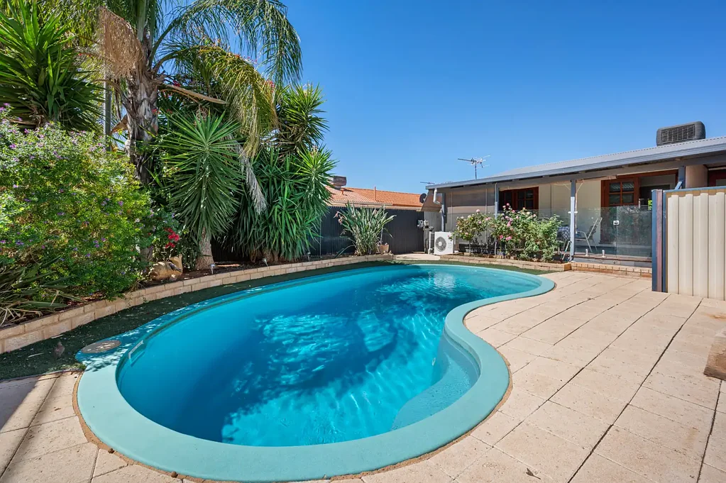 Piccadilly 3房  Character Charm + Poolside Living in Central Piccadilly