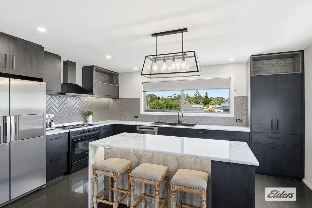 Port Sorell 3房  A MODERN ENTERTAINER'S DREAM WITH PANORAMIC OUTLOOKS