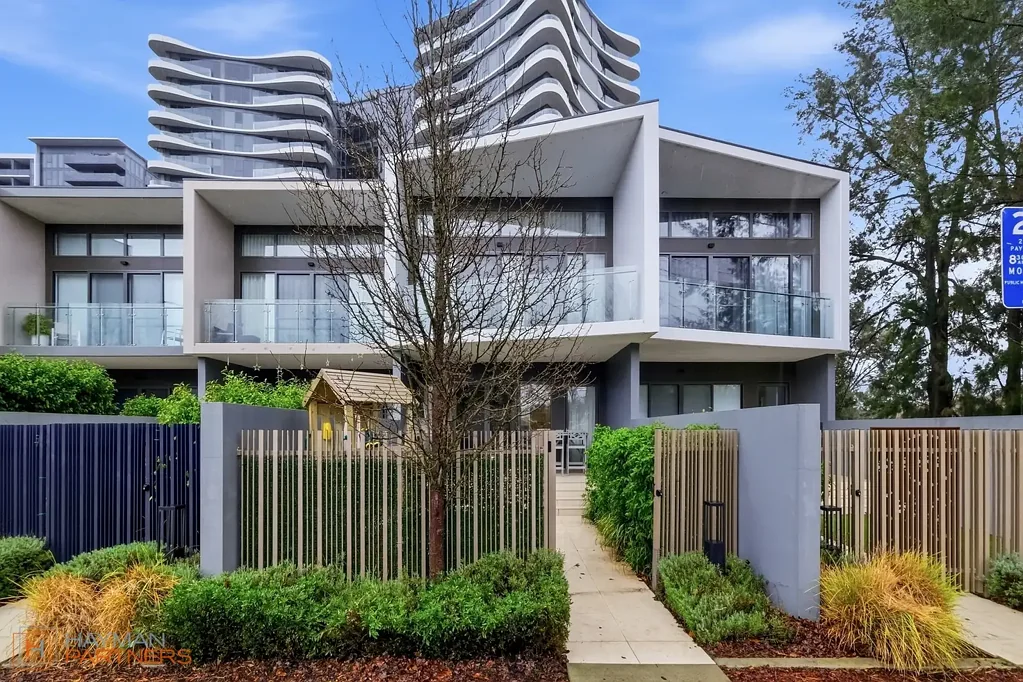 Luxury Townhouse in Phillip