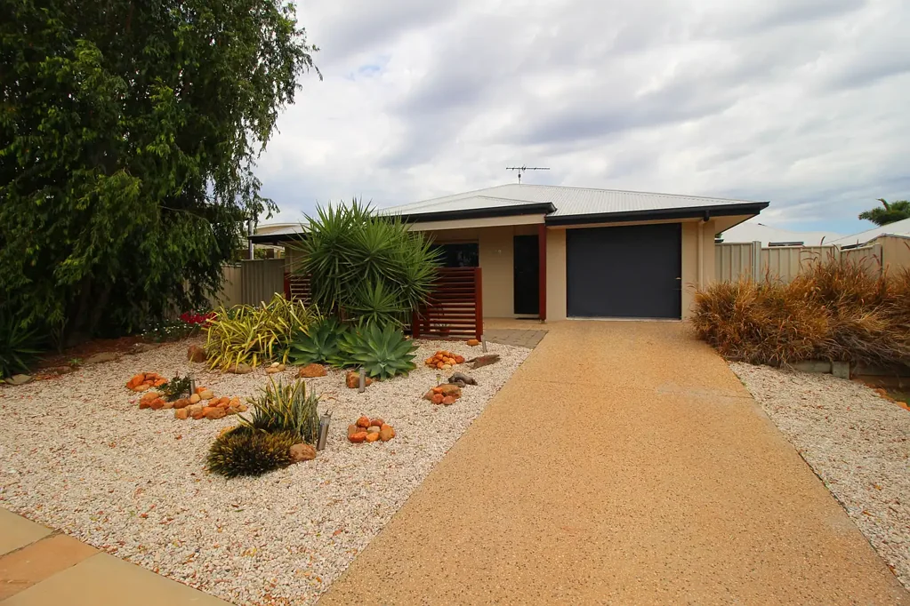 3 Bedroom Townhouse in desirable Vines Estate