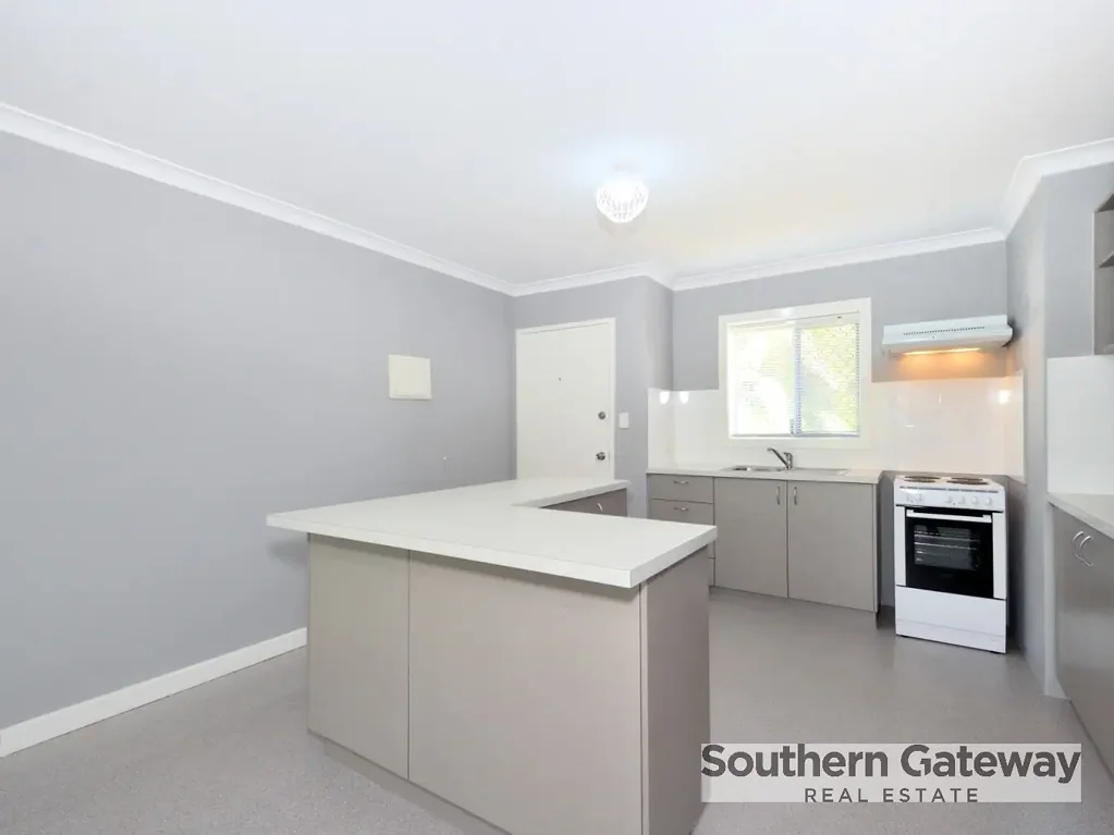 MODERN 3-BEDROOM UNIT IN SECURE COMPLEX WITH POOL