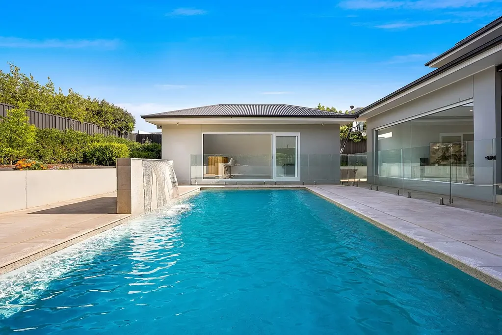 Harrington Park 5房 861平米阔地奢宅 商业级电梯 四卧步入式衣帽间 度假风泳池亭 A Masterpiece of Modern Luxury with Poolside Pavilion in Prestigious Harrington