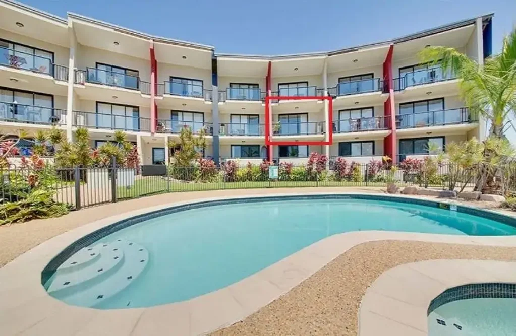 VIEWS GALORE!! MODERN UNIT LOCATED IN THE CENTRE OF TOWN