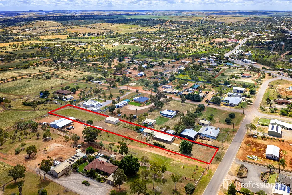 Northampton 3Phòng ngủ 30 Fifth Avenue, Northampton - Hobby Farm Potential on Over an Acre!