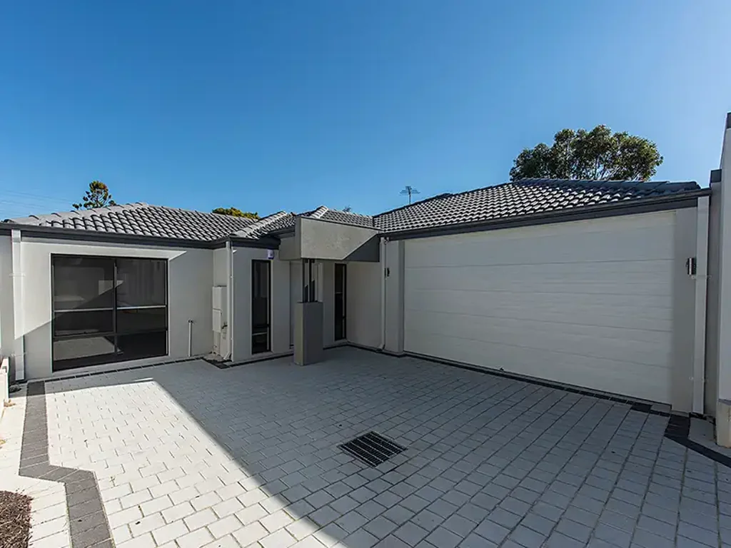 MODERN 3 BEDROOM HOME IN PRIME LOCATION!