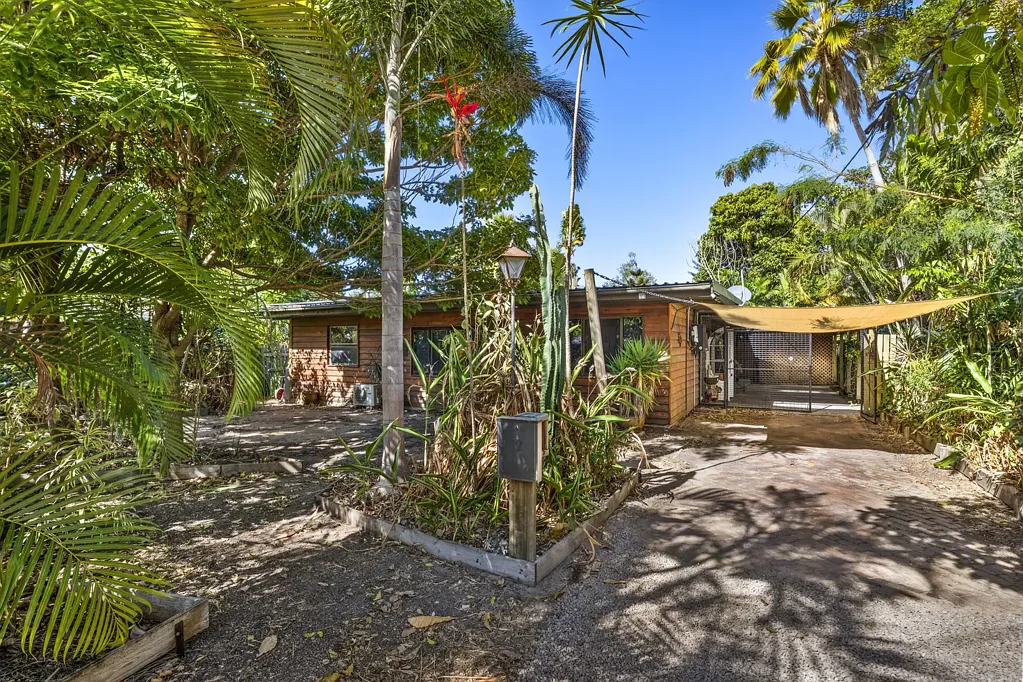 Nelly Bay 6Kwarto Rustic Island Charm in a Prime Nelly Bay Location