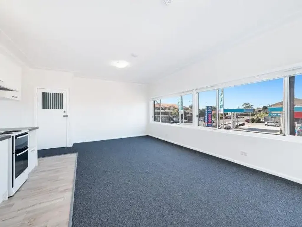 ONE BEDROOM IN THE HEART OF MATRAVILLE!