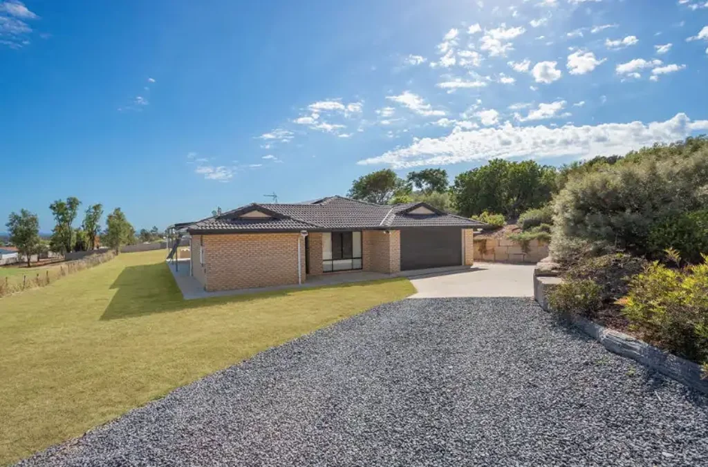 Spacious Modern Family Living on Rural Residential Acreage