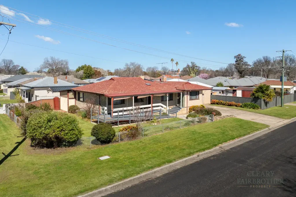 Bathurst 4બેડરૂમ Spacious Four-Bedroom Home with Outstanding Development Potential