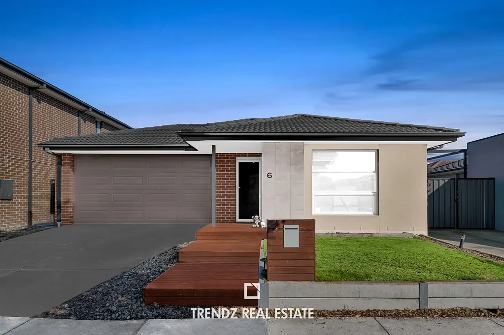 Cranbourne North 4Zimmer TWO DRIVEWAYS - EXTRA WIDE SIDE ACCESS TO PARK BOATS/ TRAILERS