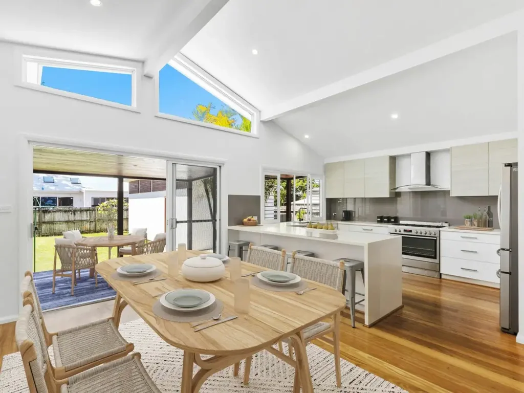 Long Jetty 5Phòng ngủ Stunning 5-Bedroom Renovated Home with Dramatic Vaulted Ceilings & Oversized Gar