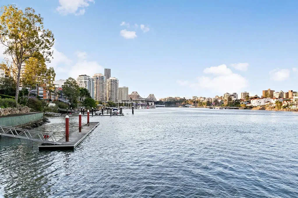 Apartment with River Views!