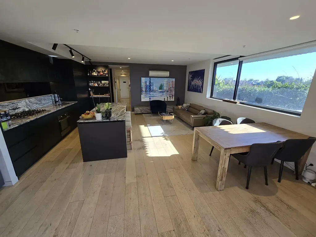 Fitzroy North 3कमरा Unique Fitzroy North residence with 100m² balcony & city views!