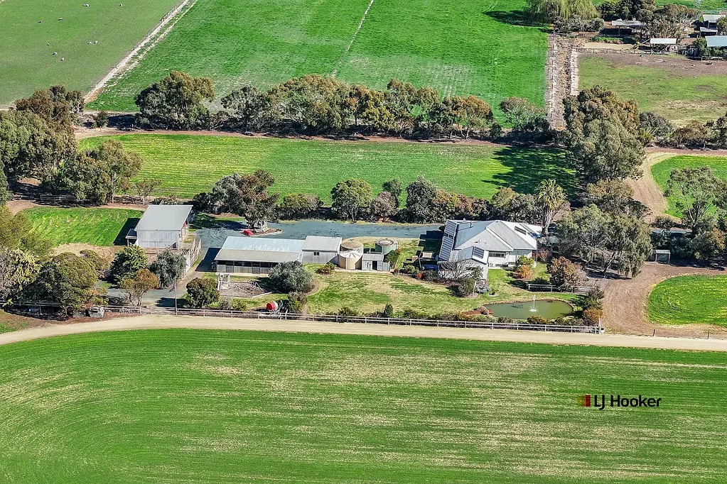 Echuca 3ਬੈੱਡਰੂਮ ?? Country Living at Its Finest - Your Perfect 10 acre Farmlet Awaits!