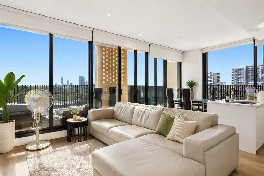 Merrylands 2房 经济实惠的近新优质两卧室加书房公寓 Affordable Near New Premium 2-Bedroom + Study Apartment
