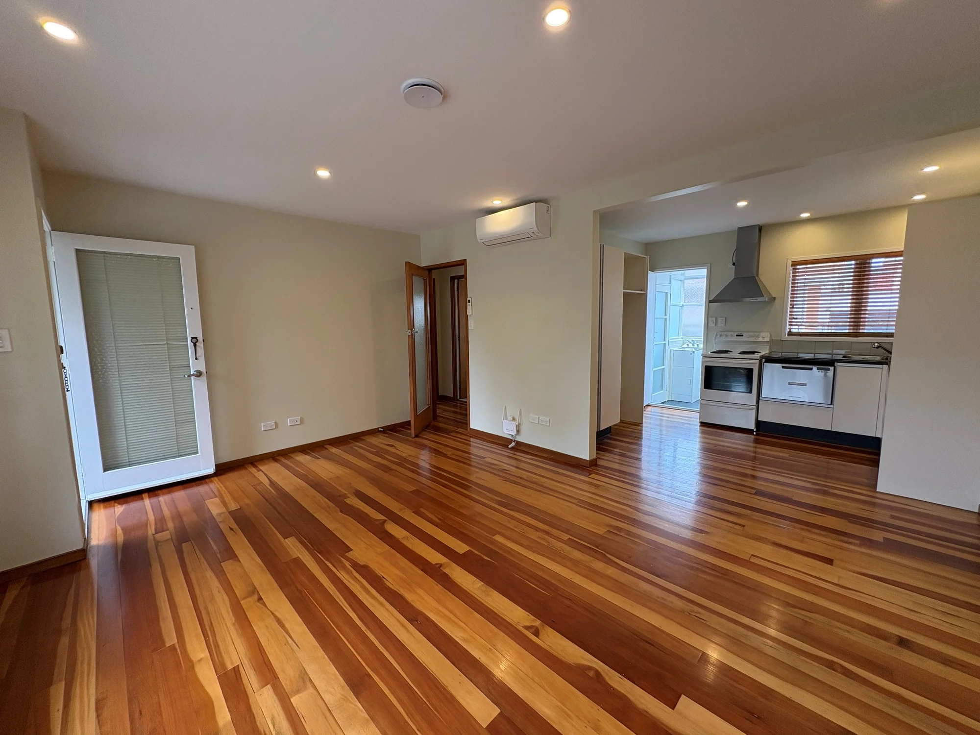 Browns Bay 2房  Single Level Brick Beauty in Browns Bay