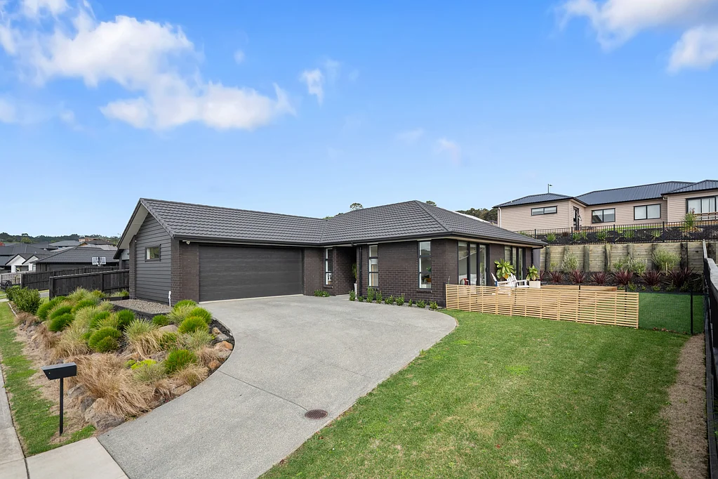 Helensville 4ਬੈੱਡਰੂਮ Easy Family Living in the Heart of Parkview