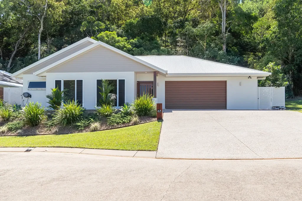 Trinity Beach 4房  16 Flow Close, Trinity Beach – A Tropical Masterpiece