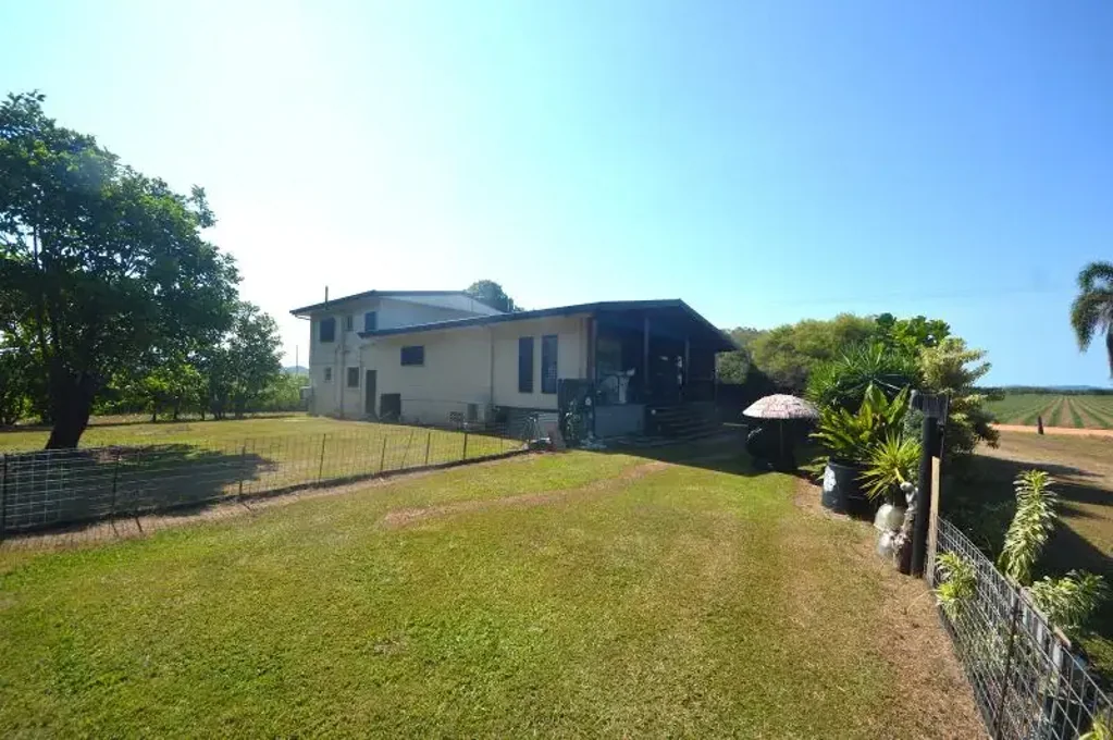 Lower Cowley 4房  111 ACRES PLUS 4 BRM HOME - FERTILE  USEABLE LAND, BORE, SHEDS, MACHINERY, SOLAR,A VERY VERSATILE PROPERTY - EOI $1.7M ONO
