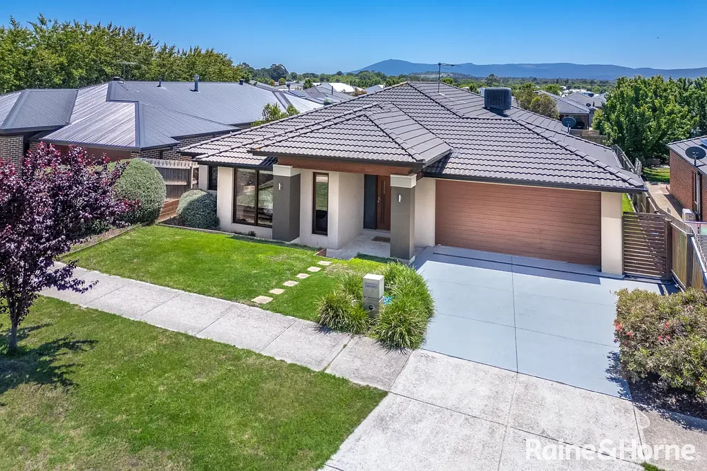 12 Hurst Street, Gisborne, VIC 3437