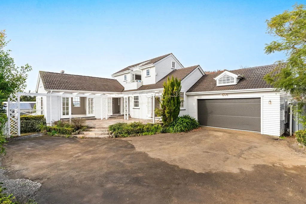 Te Atatu South 6ਬੈੱਡਰੂਮ Rare Double-Home Lifestyle & Landbank Opportunity