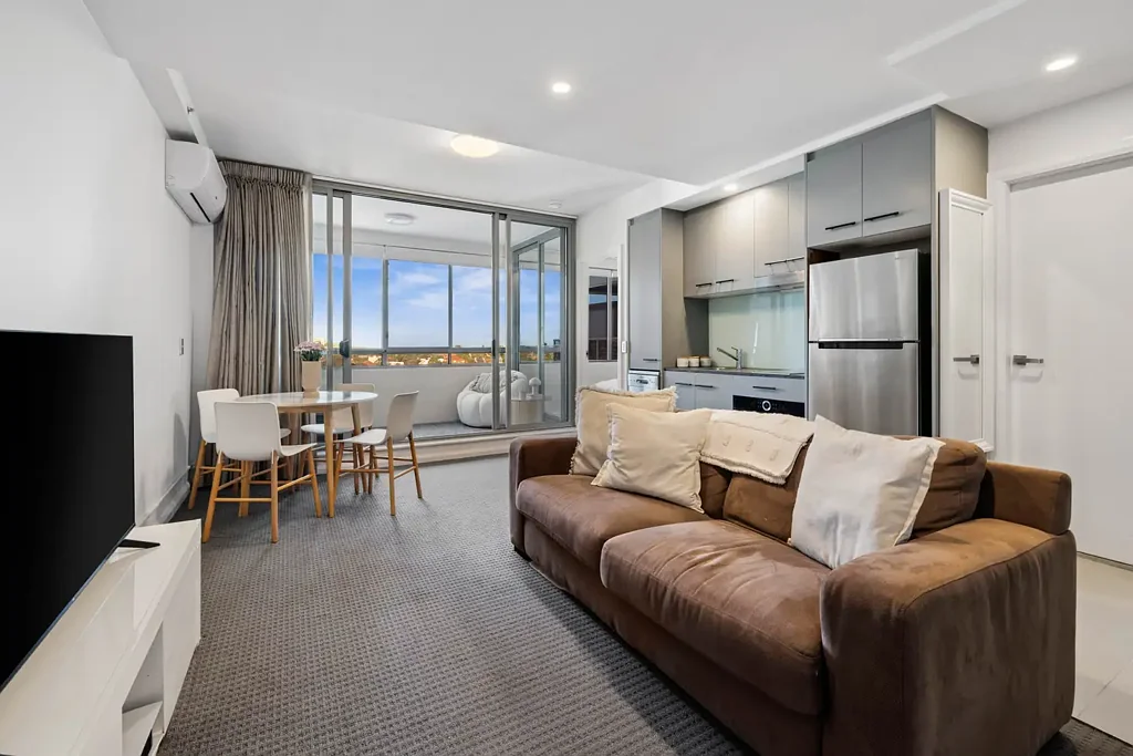 Bondi Junction 1房 壮丽海景视野 开放式布局 Bosch厨房设施 公共泳池健身房 便捷交通生活 Superb Bondi Junction Lifestyle With Stunning Panoramic Views In 'Genoa'