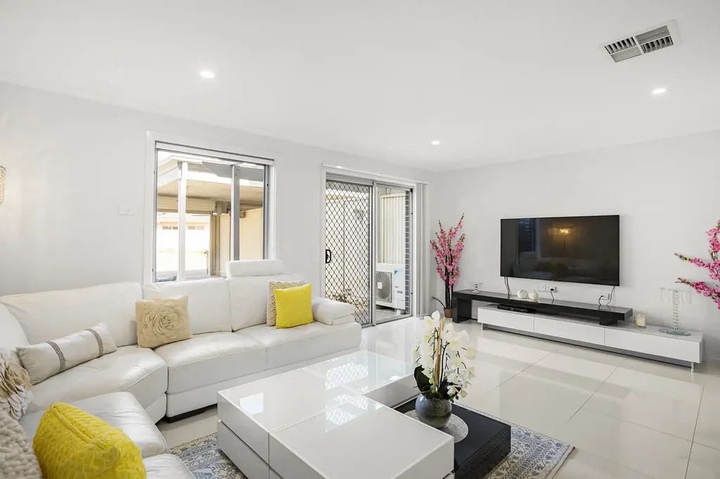 Athol Park 3침실 Quality, Convenience & Reserve Frontage Living