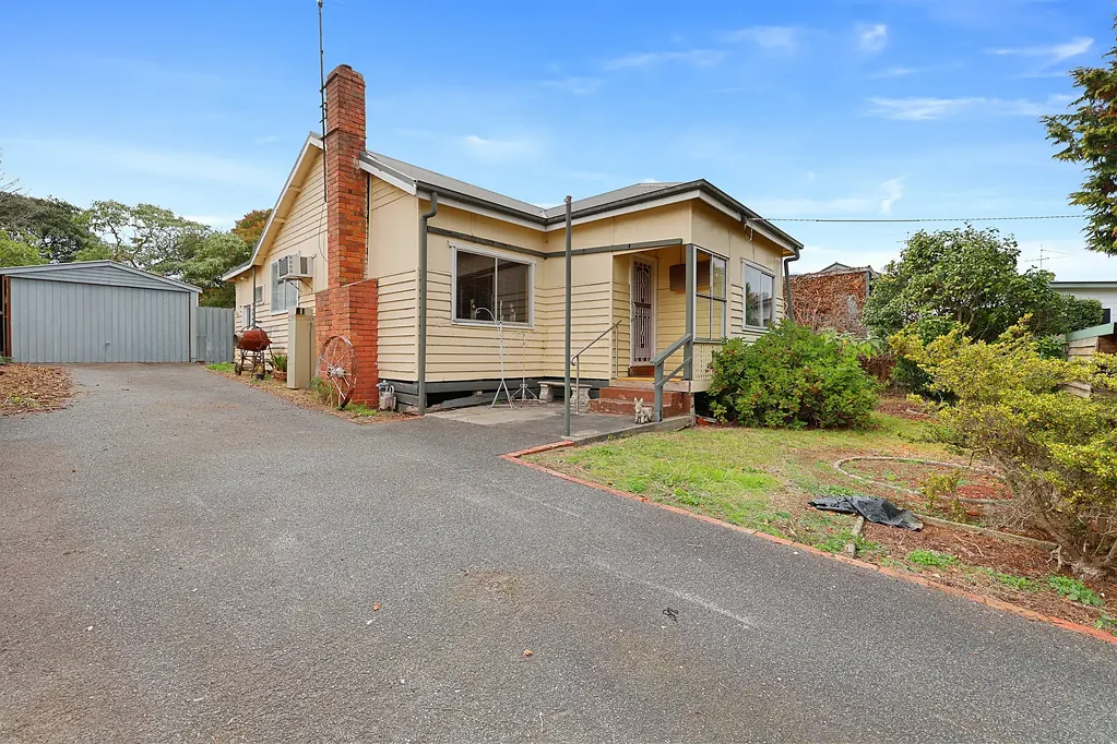 Drouin 4Moenga RENOVATE OR DEVELOPMENT SITE