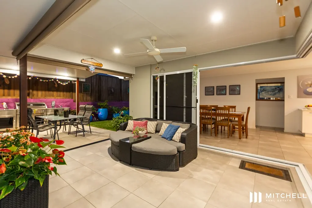 Pimpama 4房  Spacious Family Entertainer with Plunge Pool.