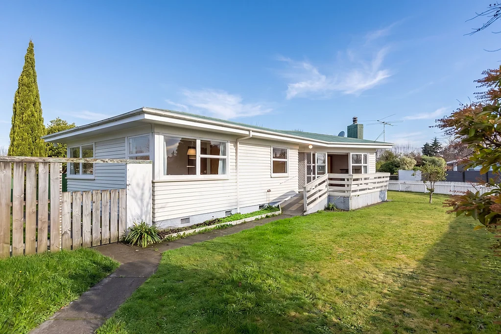 Masterton 3Kwarto Classic 1960s home