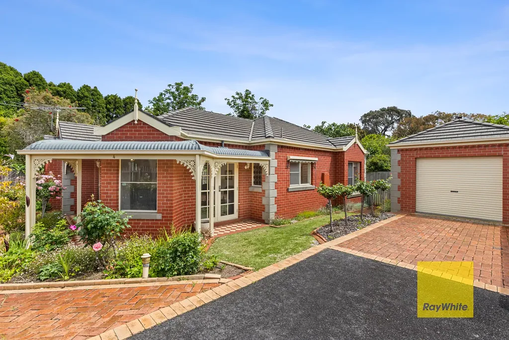 Belmont 2chambre A Standout Low-Maintenance Gem