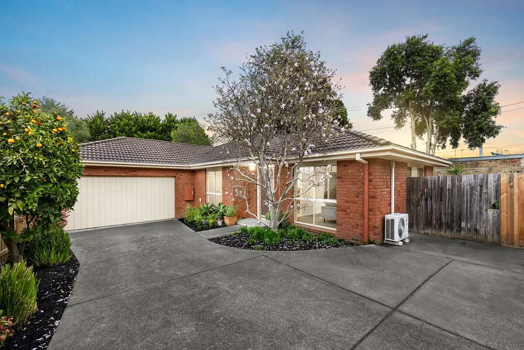 Bayswater 3房  Easy single-level living with garden appeal