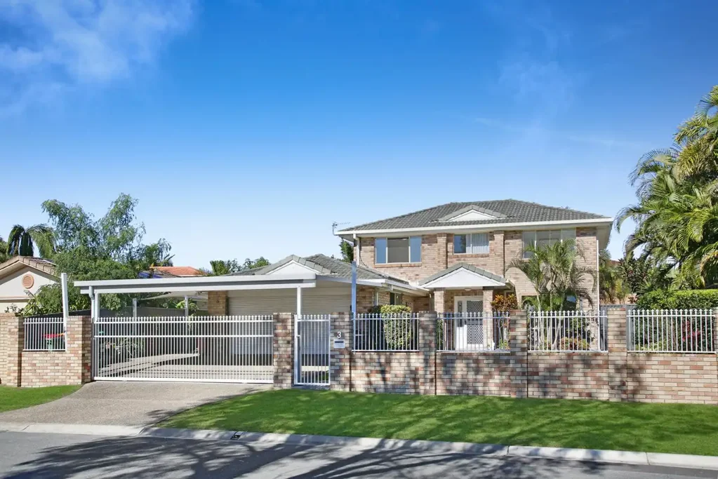 Varsity Lakes 5ਬੈੱਡਰੂਮ Stunning Dual-Living Home with Resort-Style Pool
