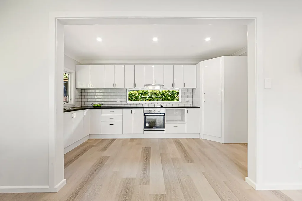 Spacious Family Living in a Relaxed Lakeside Location