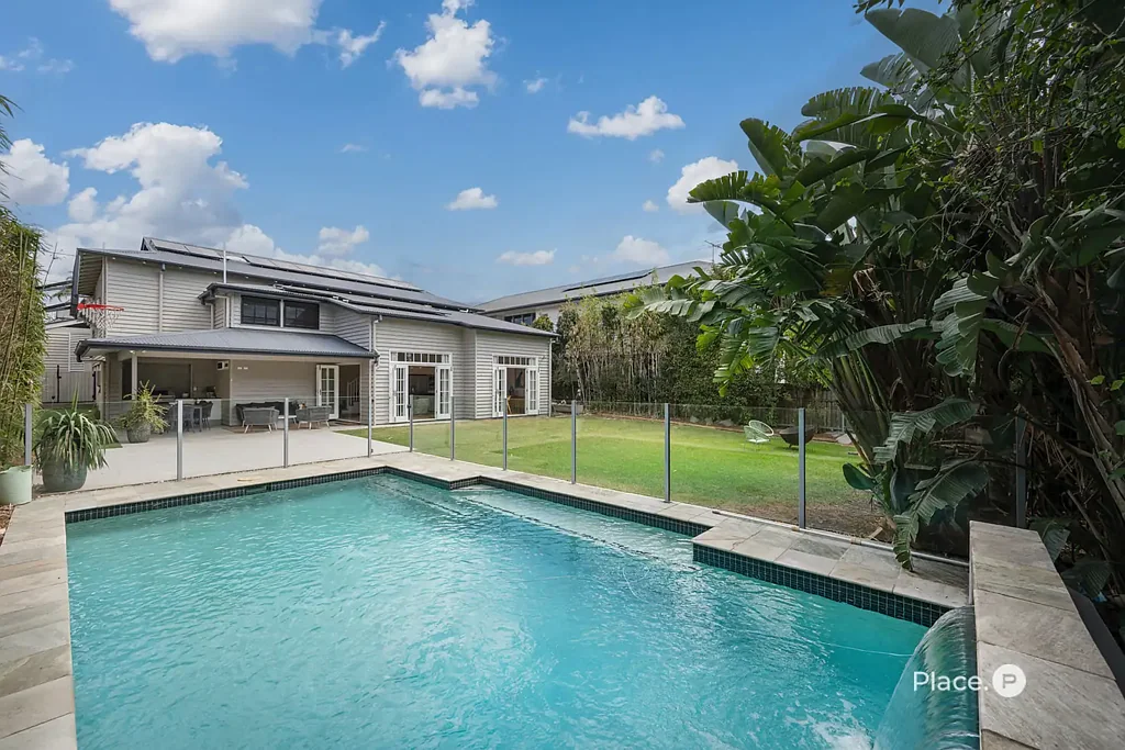 Coorparoo 5બેડરૂમ A Rare 810m² Family Haven in the Heart of Coorparoo