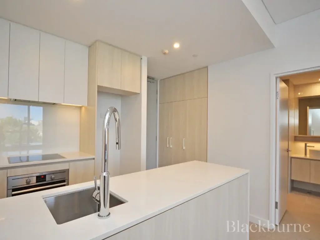 ENJOY A LIFE AT THE CENTRE OF IT ALL IN A MODEN APARTMENT