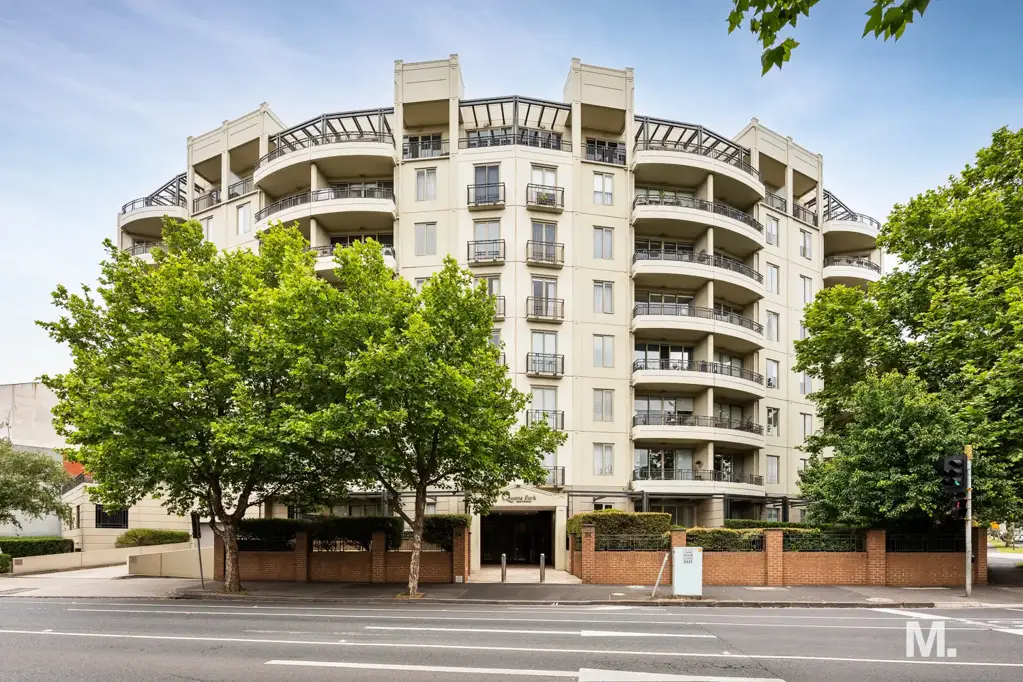Moonee Ponds 3chambre THERE'S A REASON THIS COMPLEX IS SO SOUGHT-AFTER. WHAT A LOCATION.
