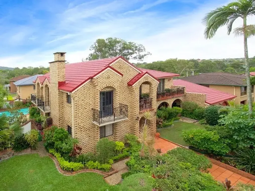 Beautiful Spanish Style Family Home！