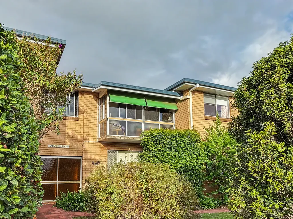 Upper-Level Rangeville Unit with Sunroom, Garage and Leafy Outlook