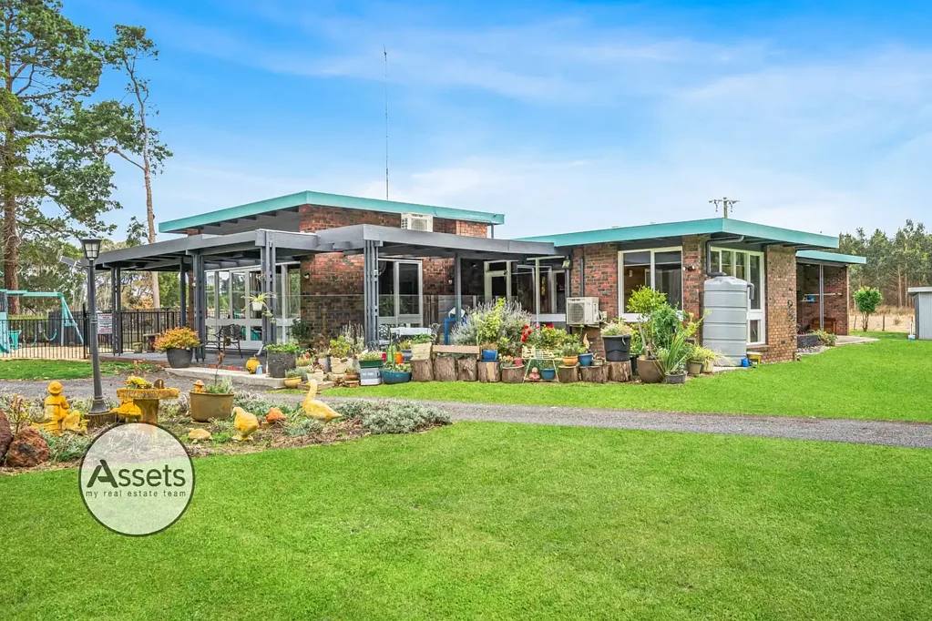 Portland 5 Bedroom Stunning Family Oasis on 3.95 Acres