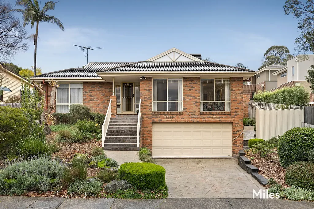 Rosanna 3房 Rosanna Village 附近一尘不染、光线充足的单层住宅 Immaculate, Light & Single-Level Near Rosanna Village