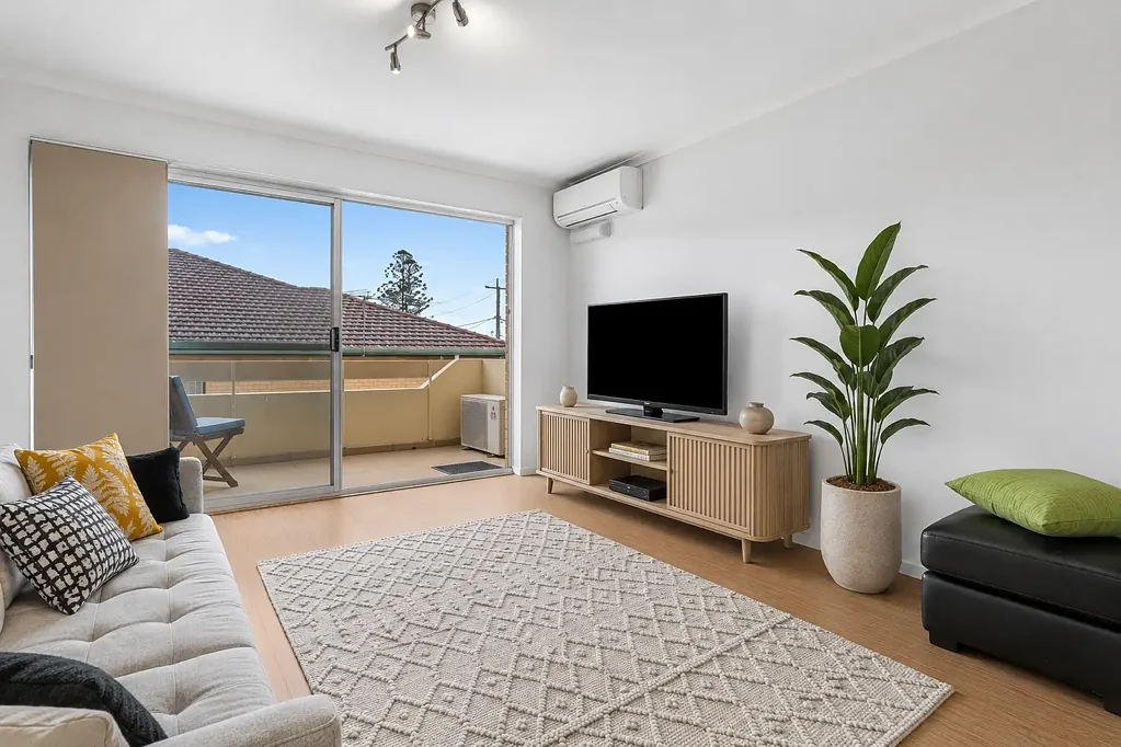 Nundah 2房 Nundah高地砖房 东北向观景阳台 精装厨房宽敞卧 完美生活配套 Beautifully Renovated Solid Brick Apartment in an Elevated Position