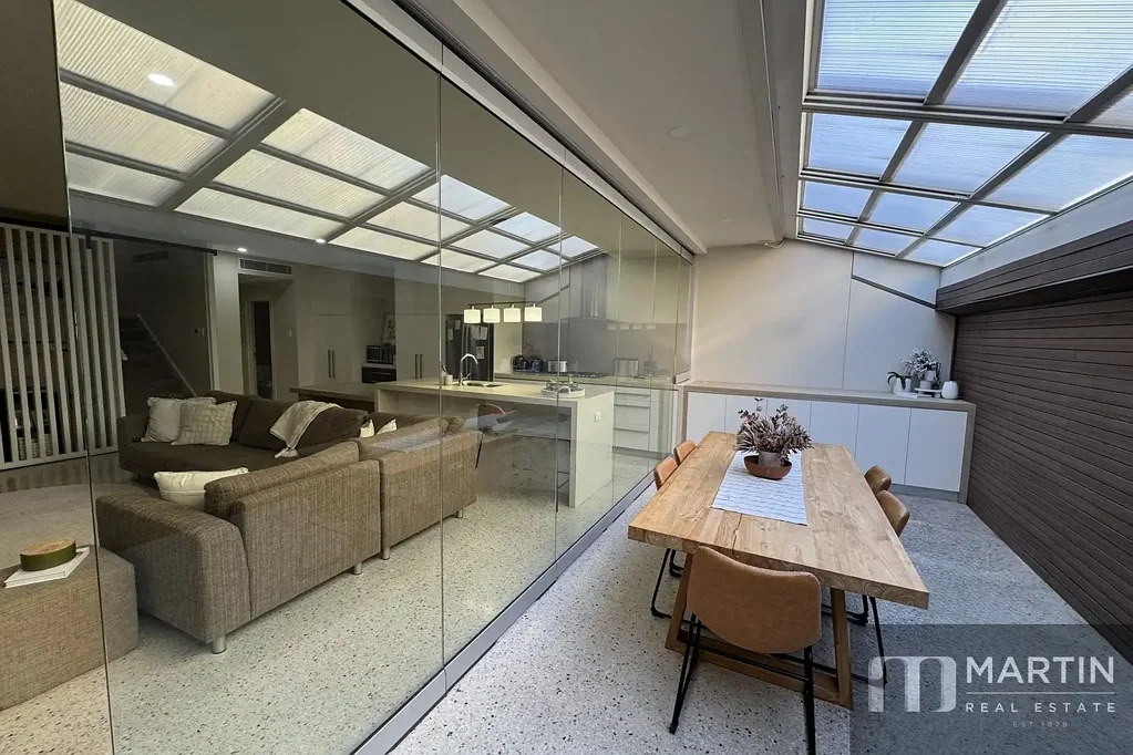 North Adelaide 3房  A HOME THAT LETS YOU LIVE THE NORTH ADELAIDE DREAM!
VIEW BY APPOINTMENT WEDNESDAY 8 JULY 5-5.20pm