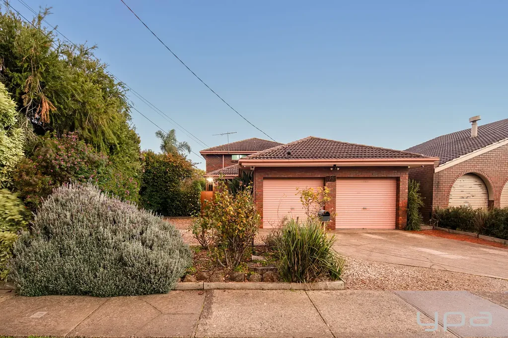 Westmeadows 4房 大地块，绝佳地段！ Big Block, Best Location!