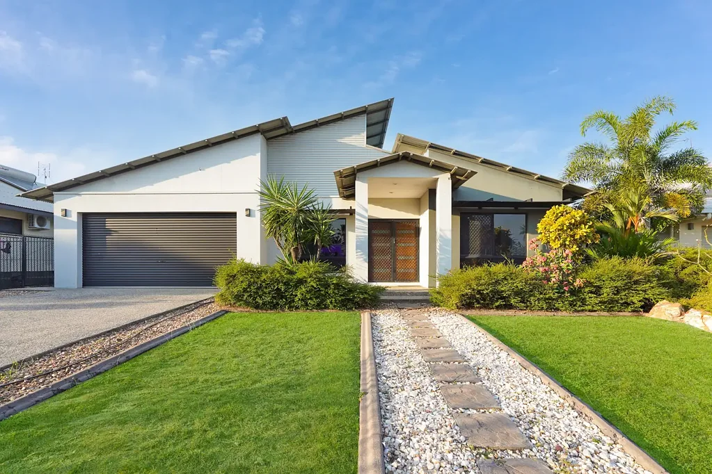 Rosebery 4 Bedroom Fantastic location with all boxes ticked for family living!