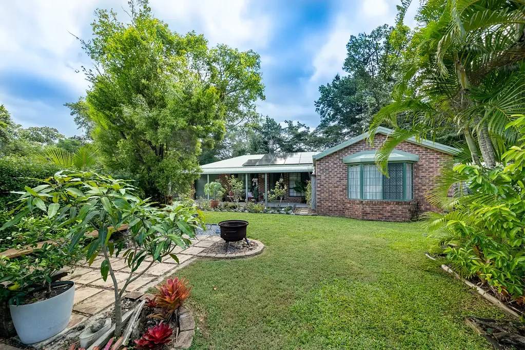 Cannonvale 3部屋 Vacant Possession – Move In Ready Home With Fruit Trees In A Quiet Cul-De-Sac