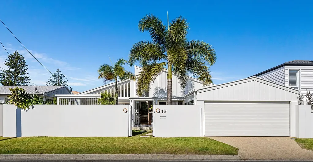 Mermaid Waters 4ਬੈੱਡਰੂਮ Leave the Car at Home, Walk to Nobby Beach, Walk to the Tram, Walk to School.